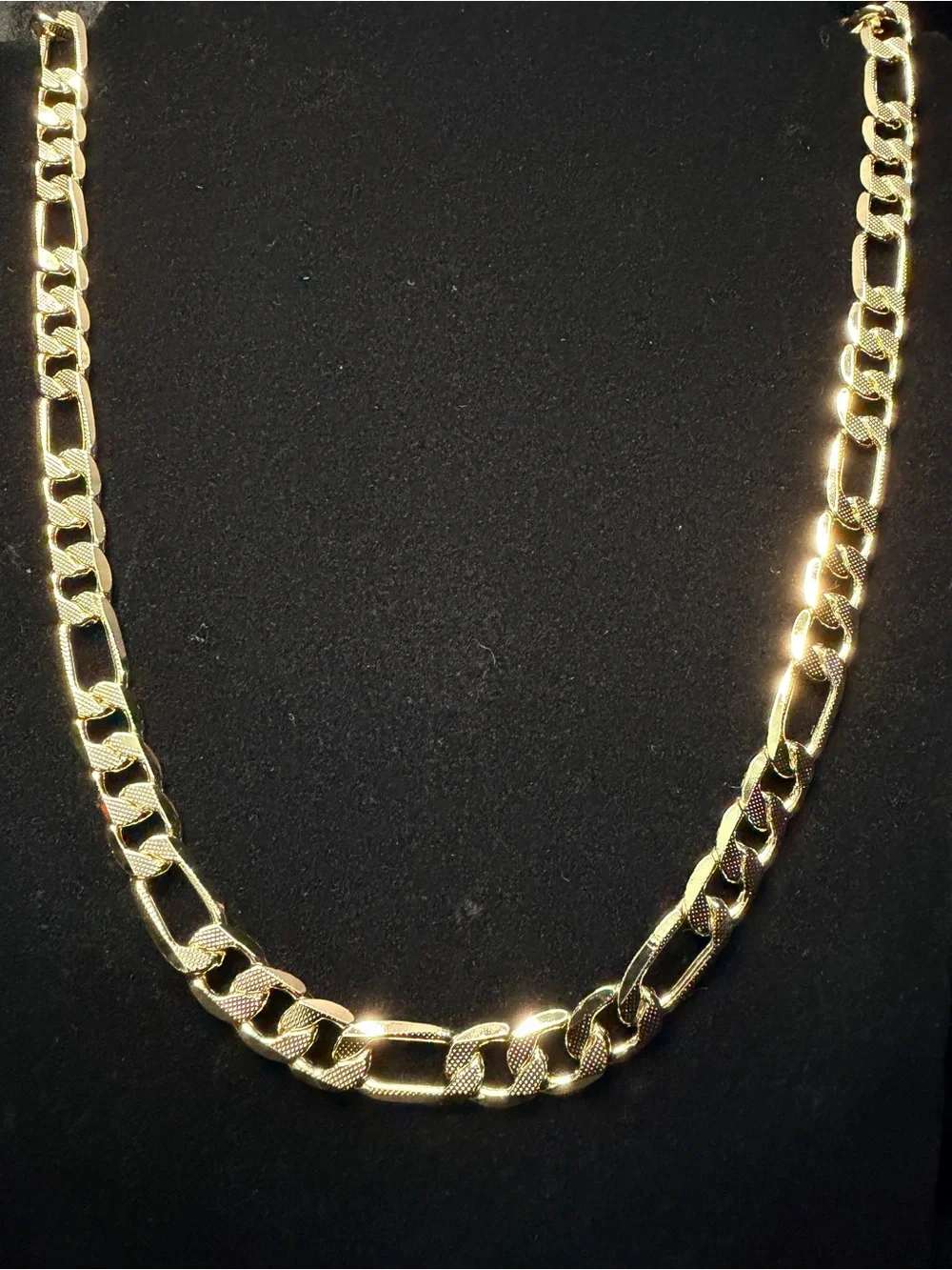 Figaro Diamond Cut 24in 9.5MM Necklace. Heavy piece. Shine Bright. Brand new